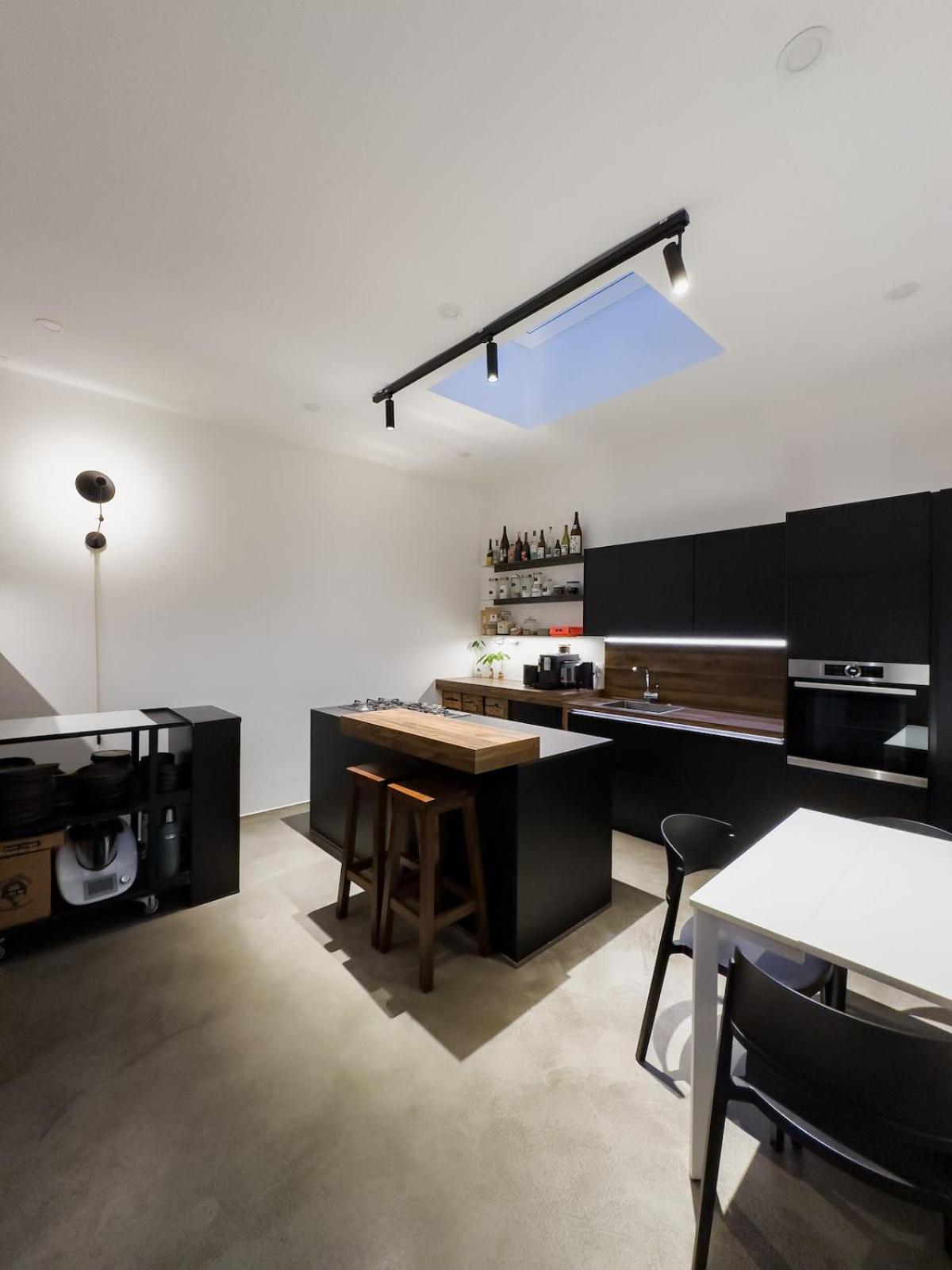 Design Loft With Free Private Parking