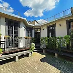 Design Loft With Free Private Parking